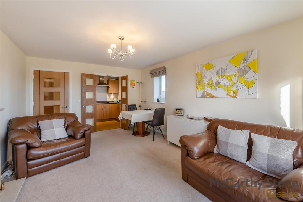 8634597-interior02.jpg