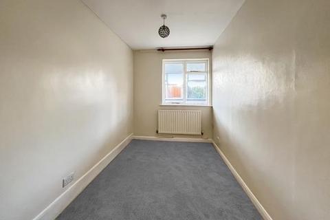 1 bedroom ground floor flat to rent, Rear of 26 Downs View, Bude EX23