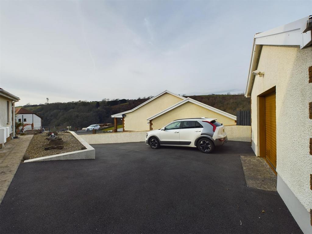 CAM03055 G0-PR0184-STILL038.jpg