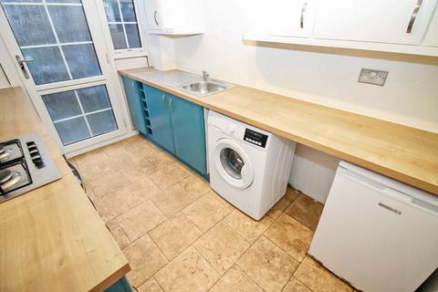 3 bedroom terraced house to rent, Ramshead Crescent, Leeds, LS14