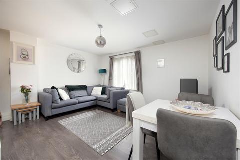 2 bedroom flat for sale, Finch Court, Trowbridge
