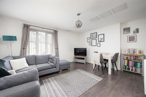 2 bedroom flat for sale, Finch Court, Trowbridge