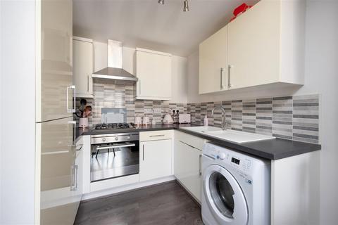 2 bedroom flat for sale, Finch Court, Trowbridge