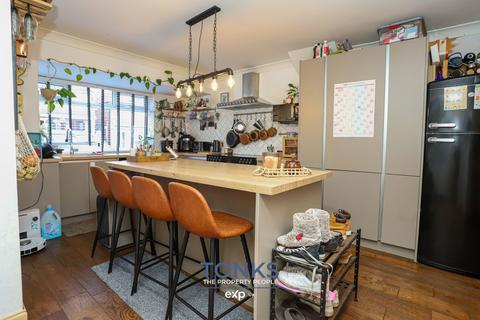 3 bedroom semi-detached house for sale, Kenilworth Road, Oldbury B68