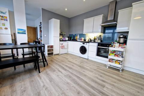 1 bedroom flat for sale, Stratford Road, Shirley, Solihull, West Midlands, B90