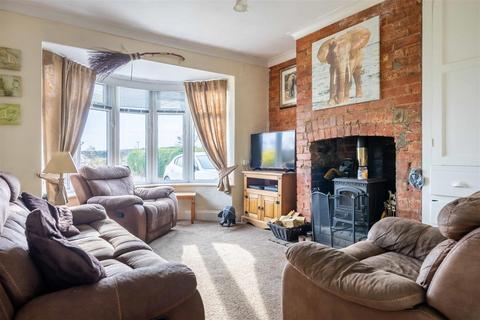 Sunrae Hull Road, Withernsea, HU19 2EJ