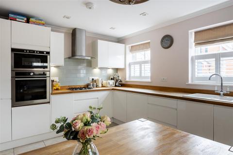 27a Allingham Road, Reigate, RH2 8HU