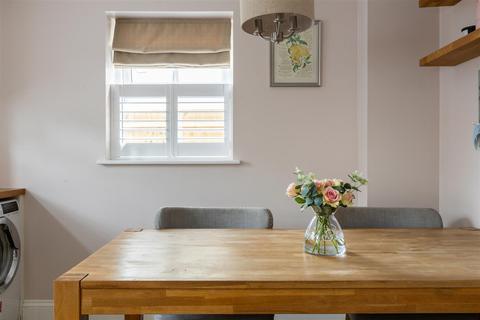 27a Allingham Road, Reigate, RH2 8HU