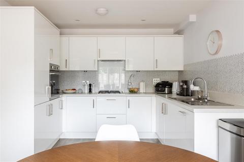 151 Sandcross Lane, Reigate, RH2 8HH
