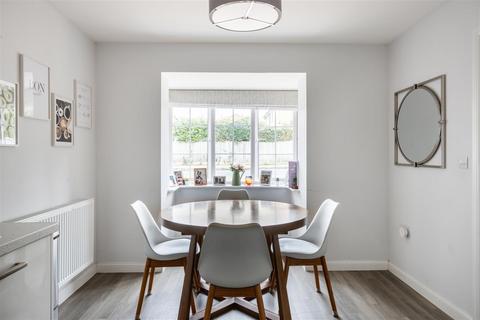 151 Sandcross Lane, Reigate, RH2 8HH