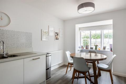 151 Sandcross Lane, Reigate, RH2 8HH