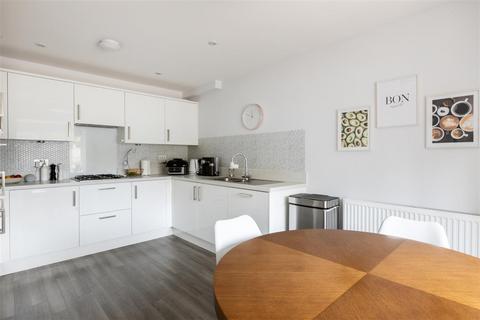 151 Sandcross Lane, Reigate, RH2 8HH