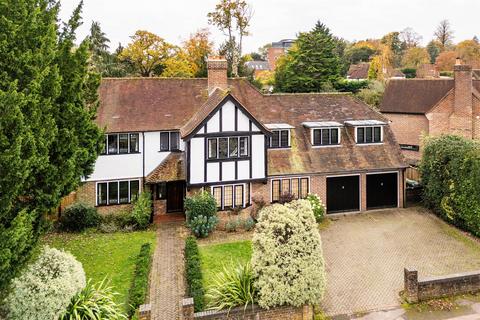 5 bedroom detached house for sale, Chart Way, Reigate