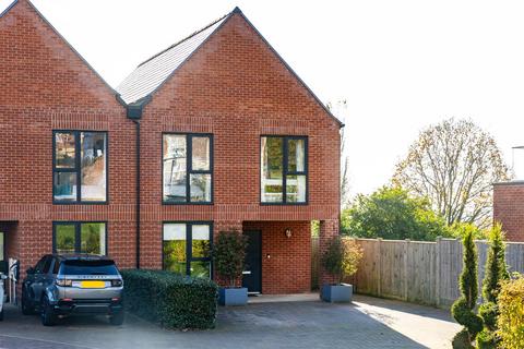 4 bedroom house for sale, Harvey Road, Redhill