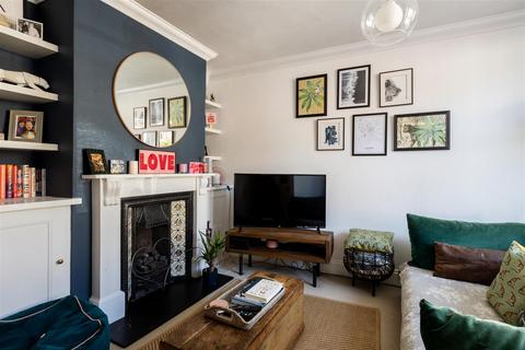 14 Albion Road, Reigate, RH2 7JY