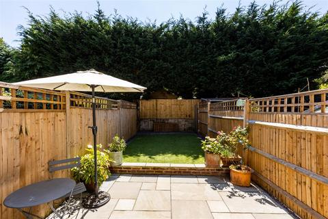 14 Albion Road, Reigate, RH2 7JY