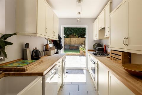 14 Albion Road, Reigate, RH2 7JY