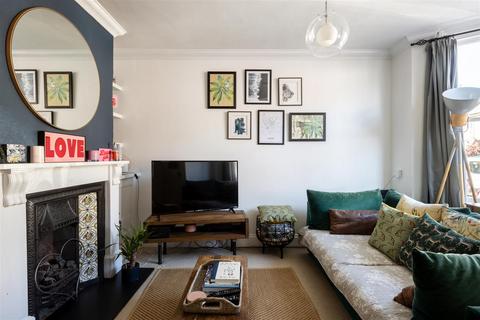 14 Albion Road, Reigate, RH2 7JY