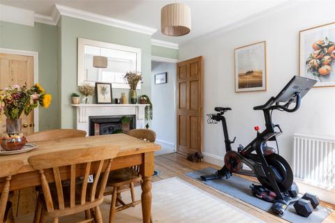 14 Albion Road, Reigate, RH2 7JY