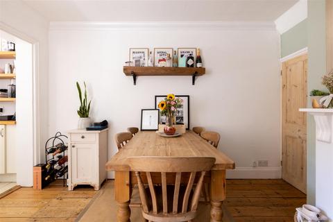 14 Albion Road, Reigate, RH2 7JY