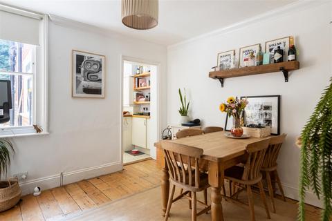 14 Albion Road, Reigate, RH2 7JY