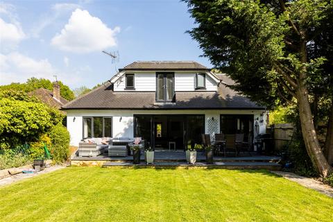 1 Tudor Close, Smallfield, Horley, RH6 9NH