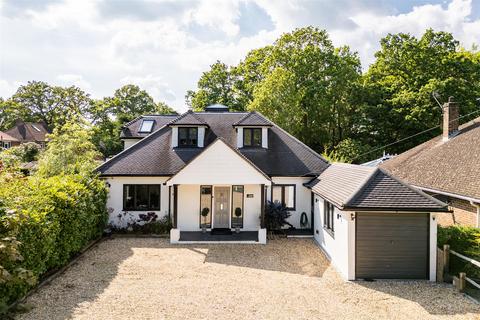 1 Tudor Close, Smallfield, Horley, RH6 9NH