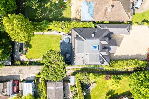 1 Tudor Close, Smallfield, Horley, RH6 9NH