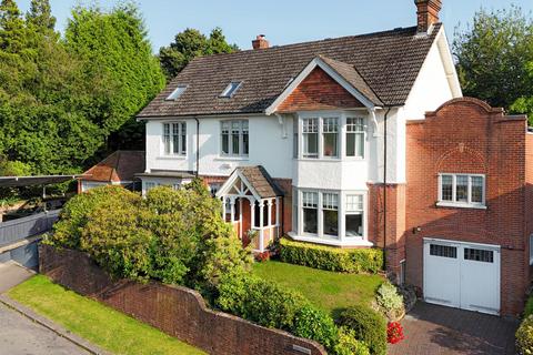 6 bedroom detached house for sale, Millway, Reigate