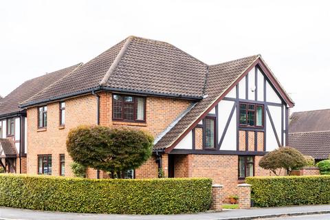 1 Croffets, Tadworth, KT20 5TX