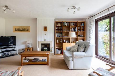 1 Croffets, Tadworth, KT20 5TX