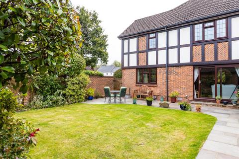 1 Croffets, Tadworth, KT20 5TX