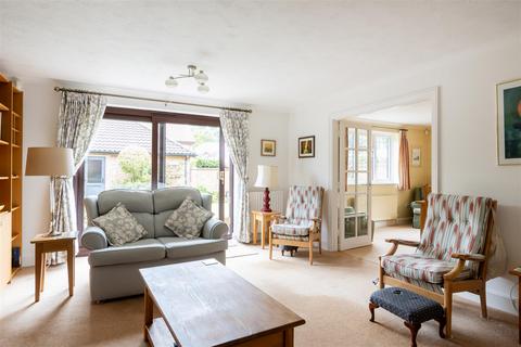 1 Croffets, Tadworth, KT20 5TX
