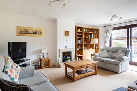 1 Croffets, Tadworth, KT20 5TX