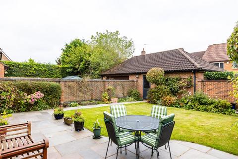 1 Croffets, Tadworth, KT20 5TX