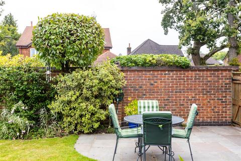 1 Croffets, Tadworth, KT20 5TX