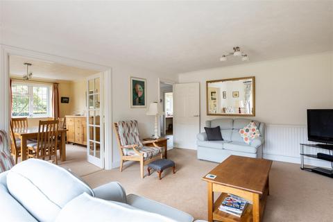 1 Croffets, Tadworth, KT20 5TX