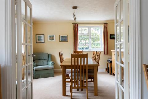 1 Croffets, Tadworth, KT20 5TX