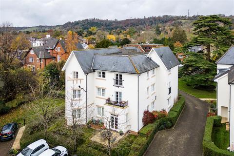 2 bedroom flat for sale, Wray Park Road, Reigate