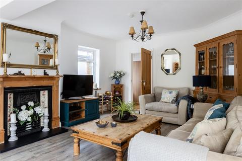 4 Monks Walk, Reigate, RH2 0SS