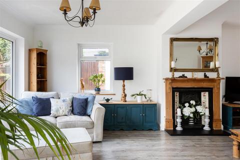 4 Monks Walk, Reigate, RH2 0SS