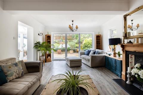4 Monks Walk, Reigate, RH2 0SS