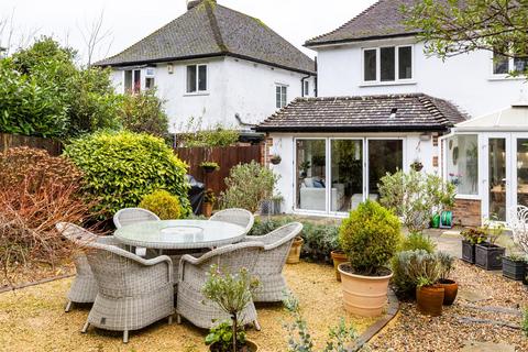 4 Monks Walk, Reigate, RH2 0SS