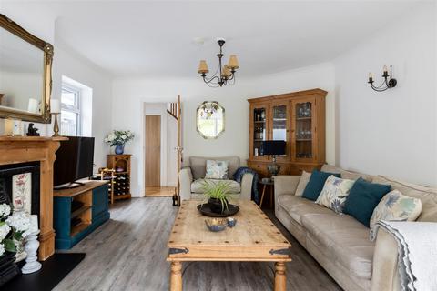 4 Monks Walk, Reigate, RH2 0SS