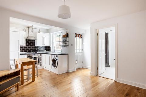 1 bedroom flat for sale, London Road, Redhill