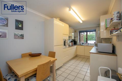 2 bedroom ground floor flat for sale, Brook Park Close, London N21