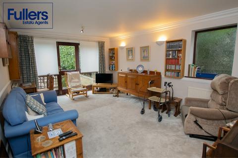 2 bedroom ground floor flat for sale, Brook Park Close, London N21