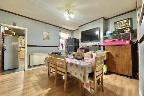 3 bedroom terraced house for sale, Doncaster Road, Leicester LE4