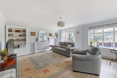 26 School Close, High Wycombe, HP11 1PH