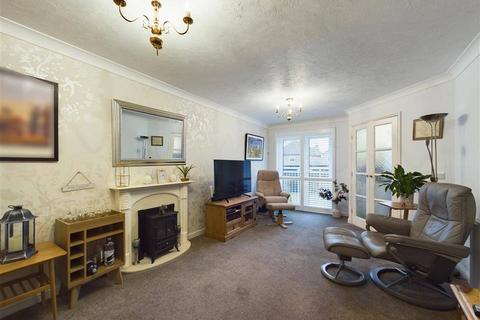 1 bedroom flat for sale, Easterfield Court, Driffield, YO25 5PP